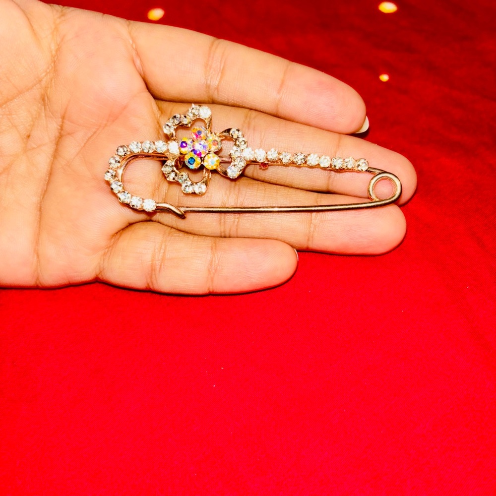 Elegant Gold and Silver Floral Brooch